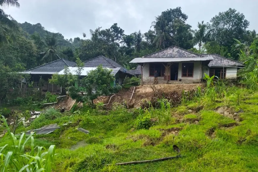 Longsor Kembali Terjang Kepulauan Bawean Gresik, Enam Rumah Rusak