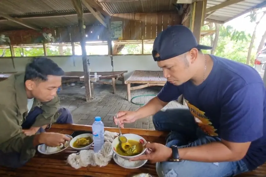 Mencicipi Warung Sembilang Pak Kasan yang Legendaris di Gresik