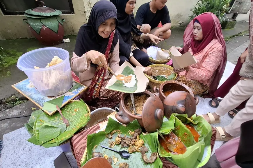 Pasar Panganan Giri Biyen: Upaya Warga  Menghidupkan Kuliner  Gresik yang Nyaris Punah