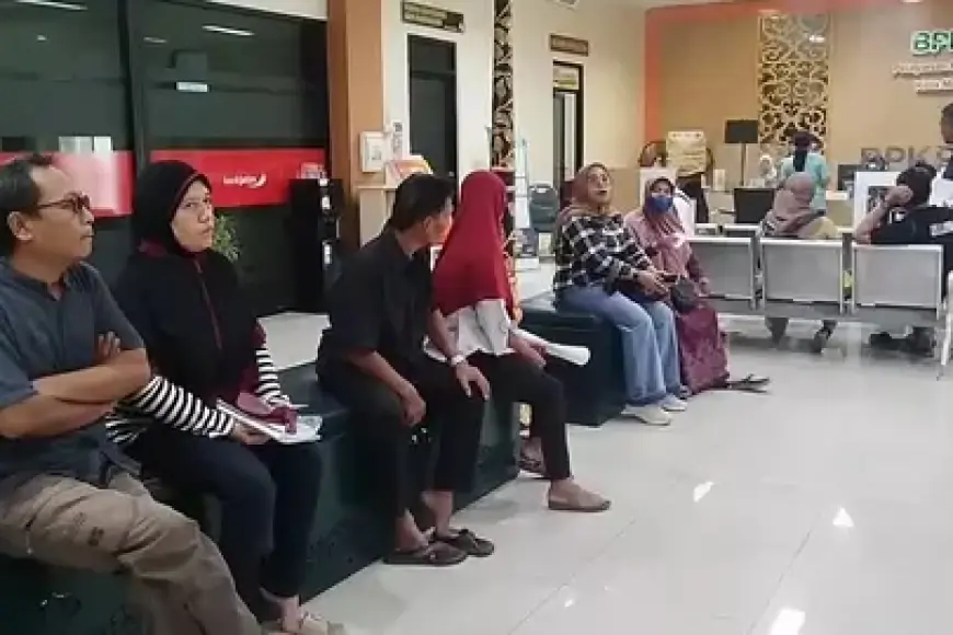Dihapus dari Daftar Bansos akibat Kenaikan Desil, Puluhan Warga Mojokerto Geruduk Dinsos